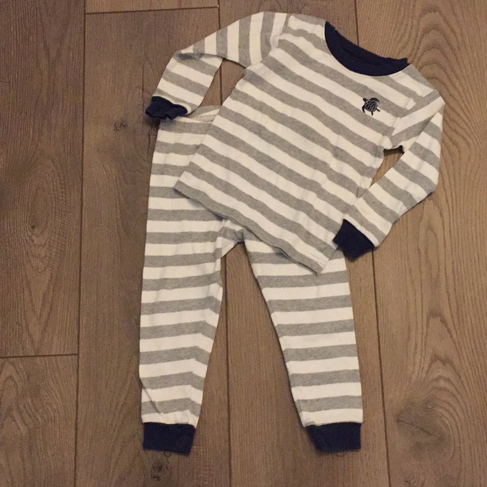 Carters Pajama Set 🐢